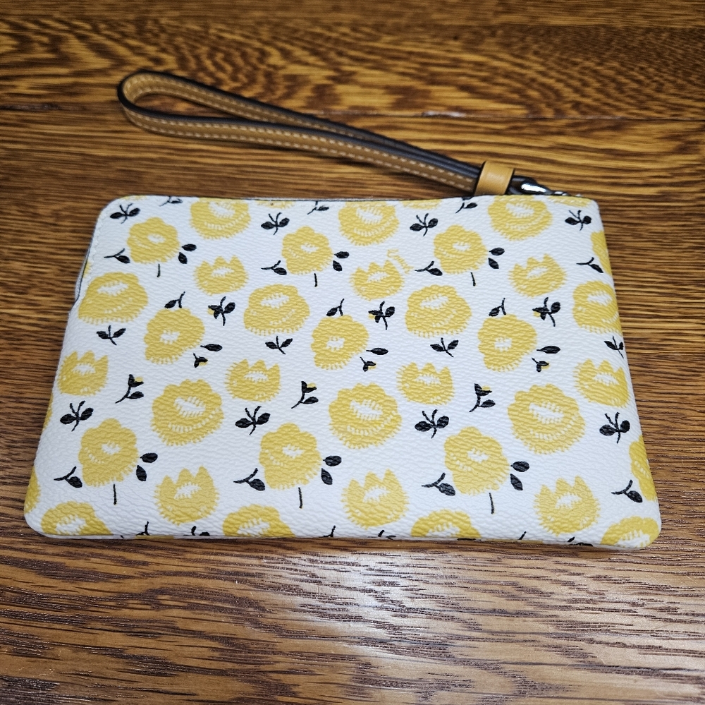 Coach Floral Print Buttercup Corner Zip Wristlet NWT - Picture 3 of 6